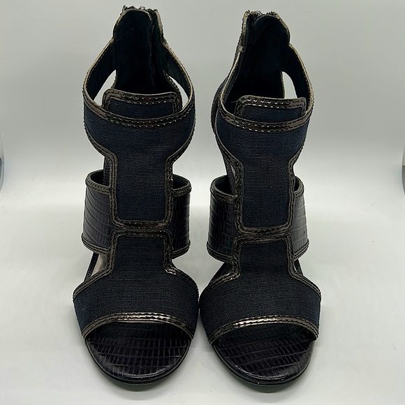 Tory Burch Sexy Authentic Navy Blue & Black Stiletto Heel Shoes **Size 7** 🔥🔥 - Picture 2 of 7